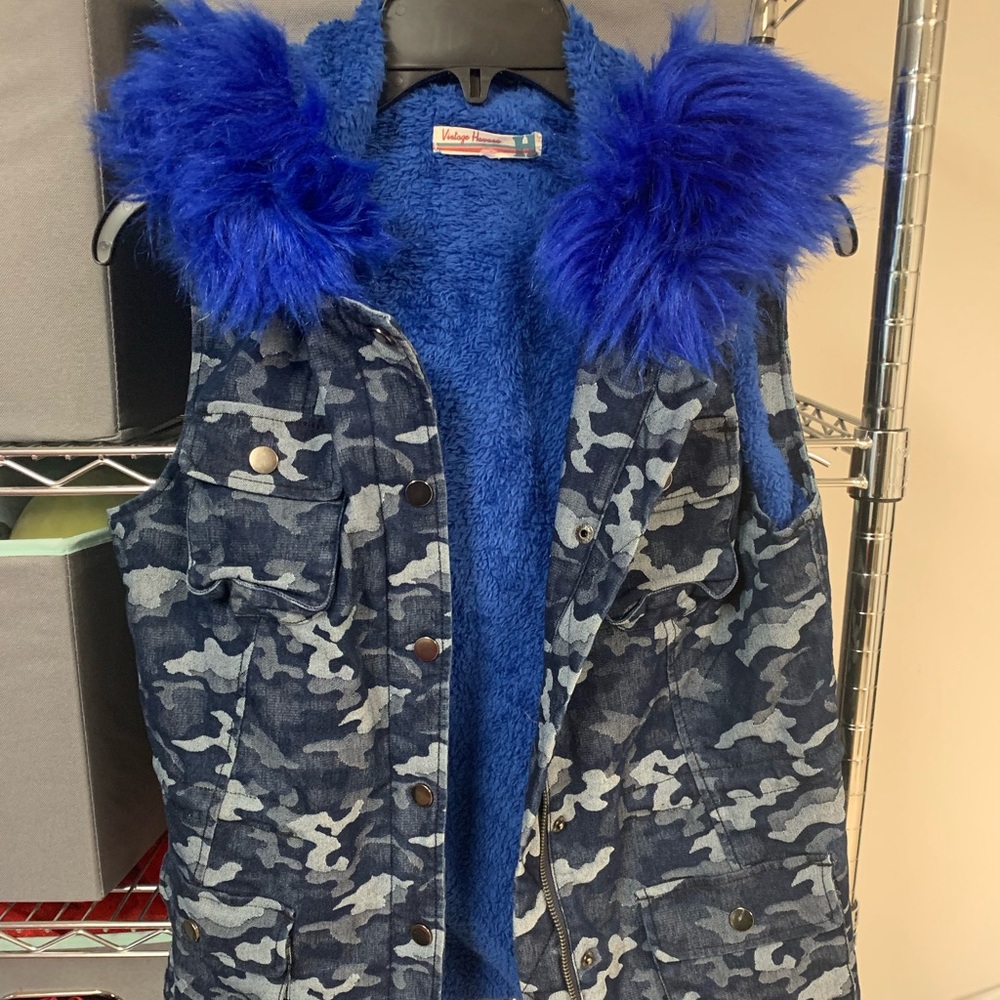 Vintage Havana girls camo fur vest worn once